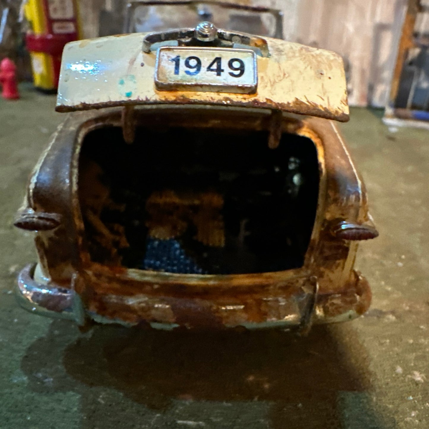 1949 Ford Convertible - Barn Find Cars - 1:24 DIECAST - Danbury Mint