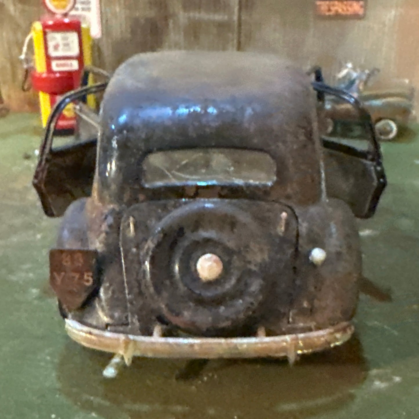 1952 Citroen T/A - Barn Find Cars - 1:18 DIECAST - Vietnam