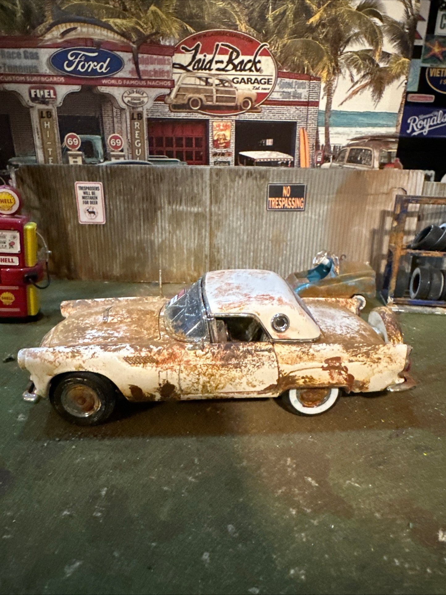 1956 Ford Thunderbird - Barn Find Cars - 1:24 DIECAST - Danbury Mint