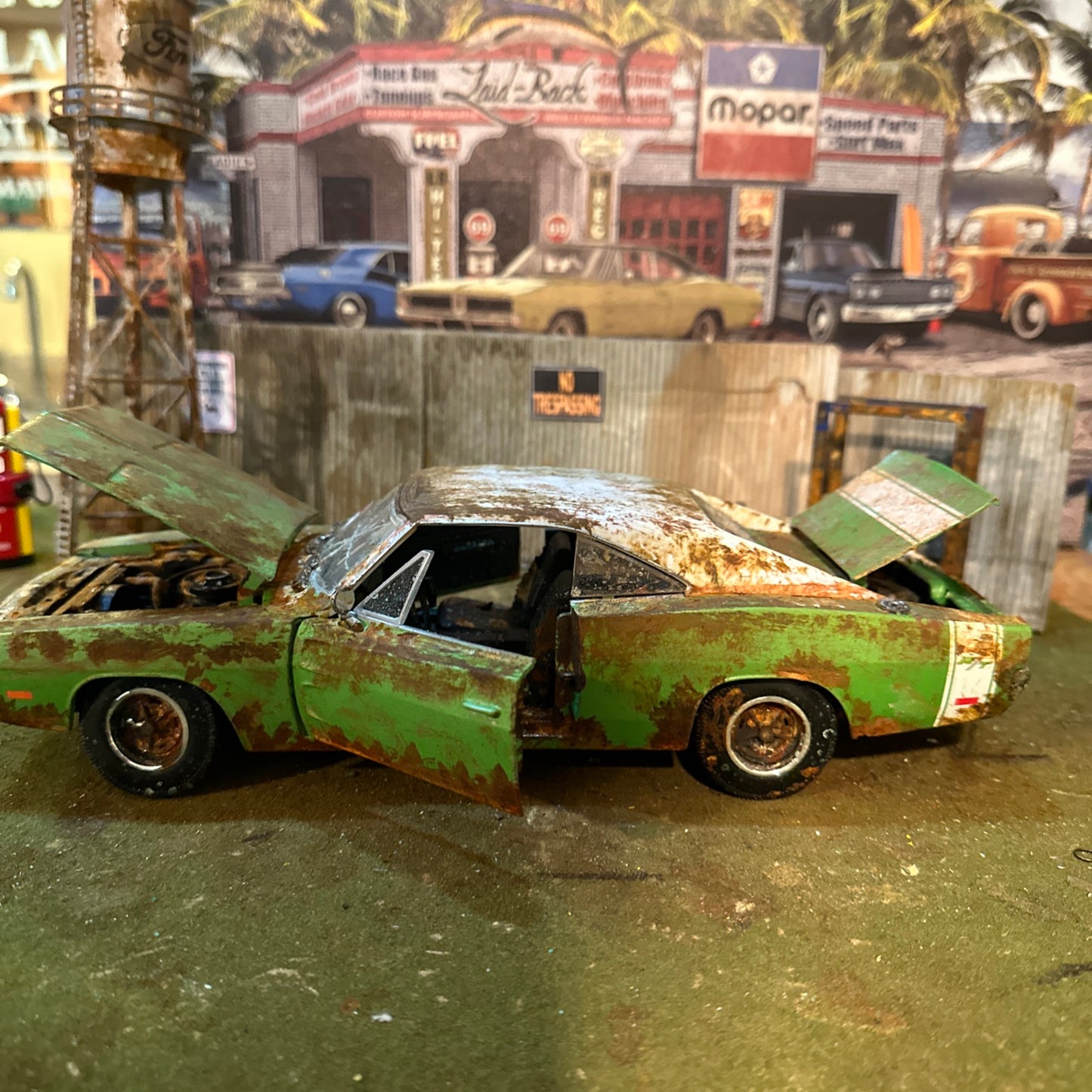 1969 Dodge Charger R/T - Barn Find Cars - 1:18 DIECAST - Weathered