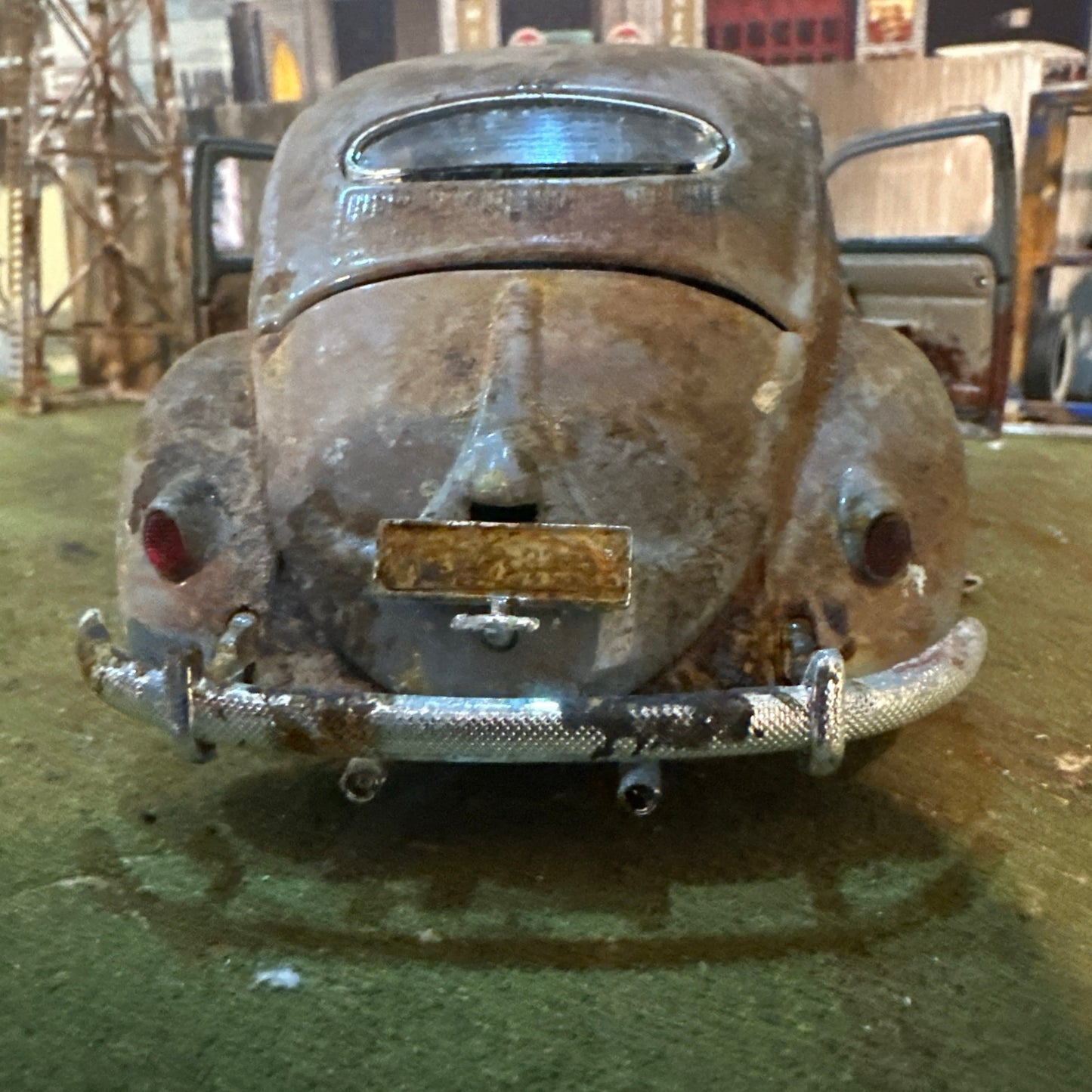 1955 Volkswagen VW Bug Beetle - Barn Find Cars - 1:18 DIECAST - Oval Window