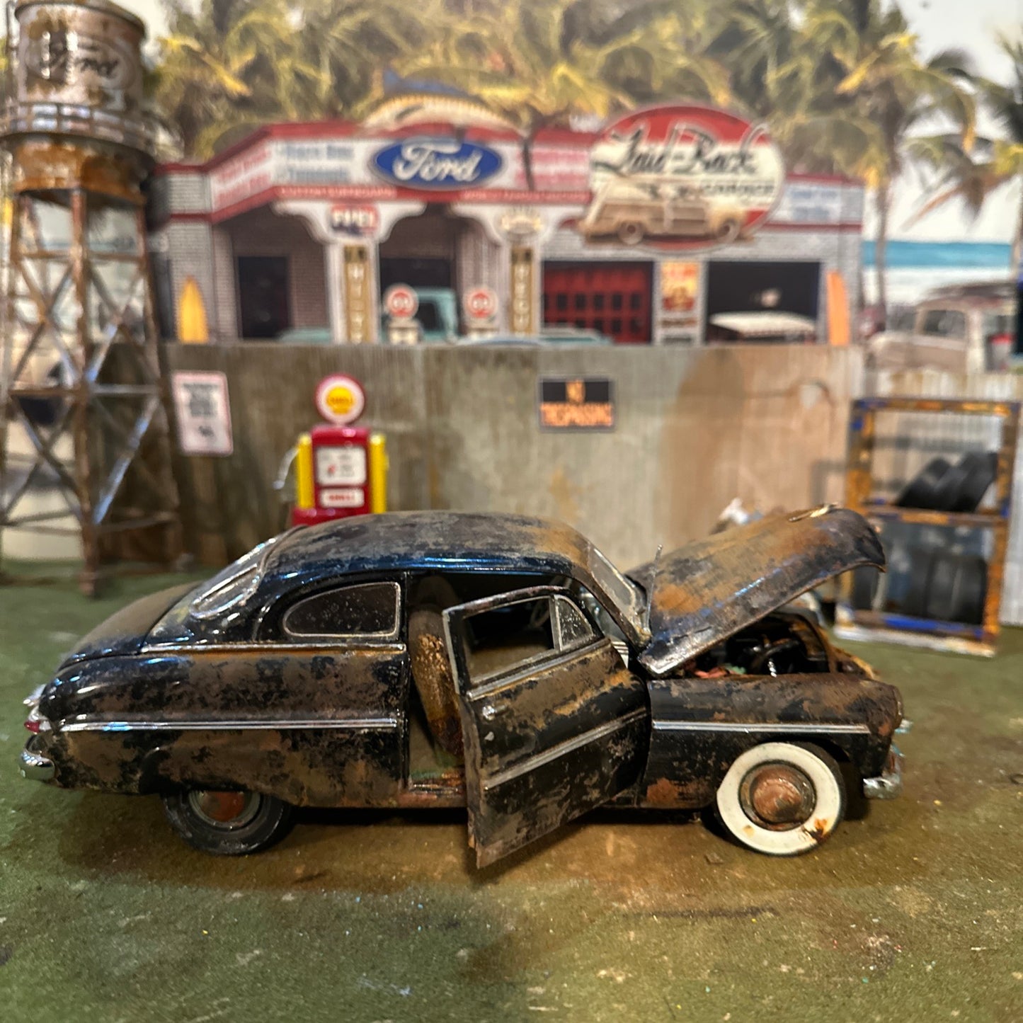 1949 Mercury Coupe’ - Barn Find Cars - 1:24 DIECAST - Danbury Mint