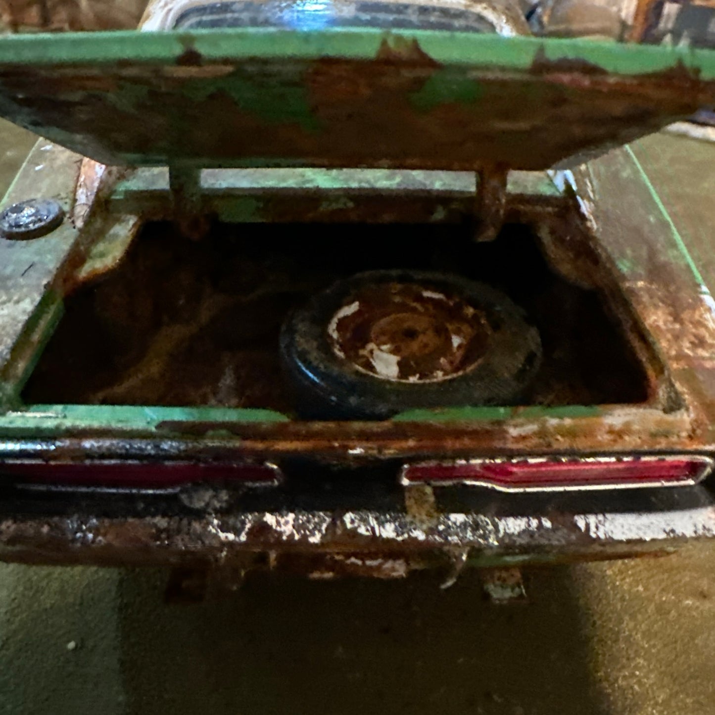 1969 Dodge Charger R/T - Barn Find Cars - 1:18 DIECAST - Weathered