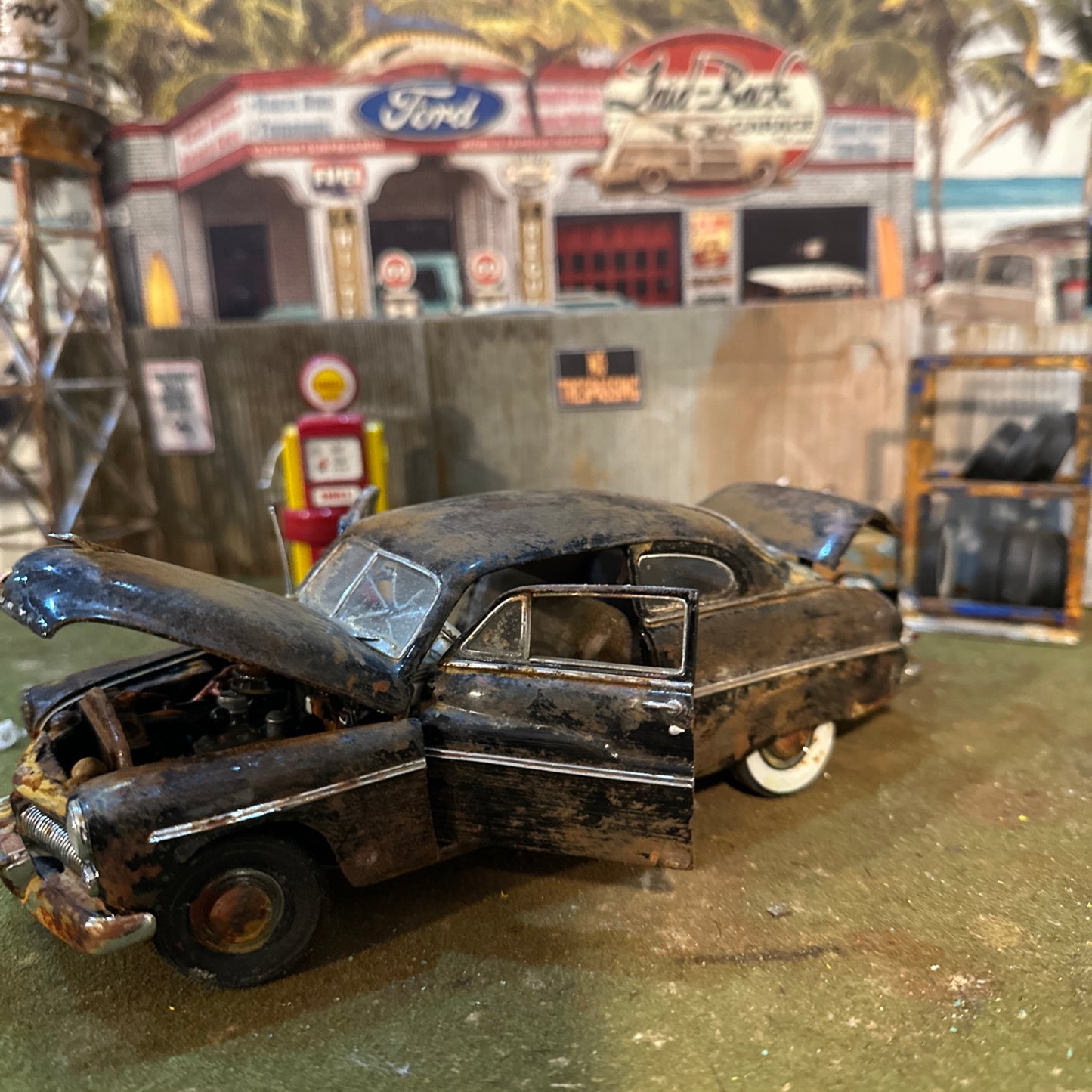 1949 Mercury Coupe’ - Barn Find Cars - 1:24 DIECAST - Danbury Mint