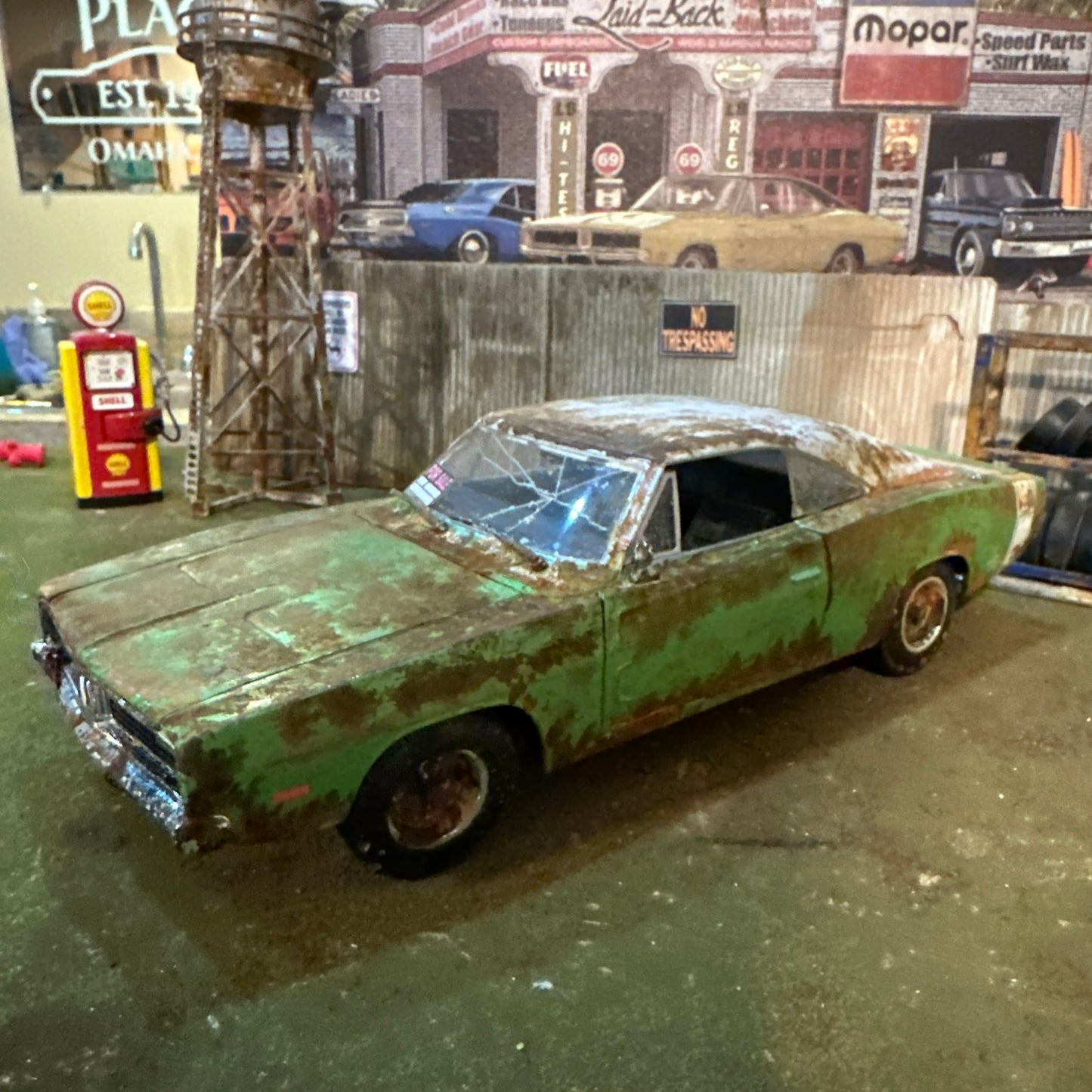 1969 Dodge Charger R/T - Barn Find Cars - 1:18 DIECAST - Weathered