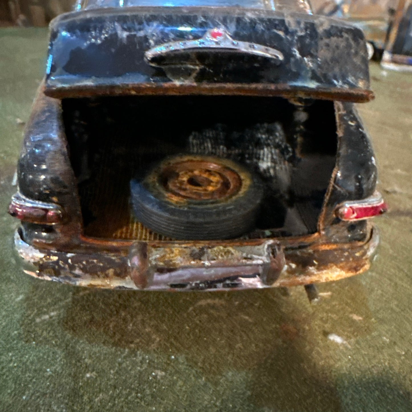 1949 Mercury Coupe’ - Barn Find Cars - 1:24 DIECAST - Danbury Mint