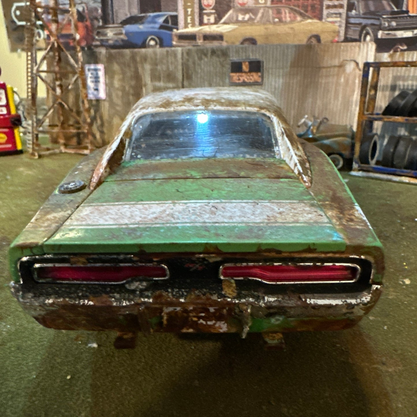 1969 Dodge Charger R/T - Barn Find Cars - 1:18 DIECAST - Weathered