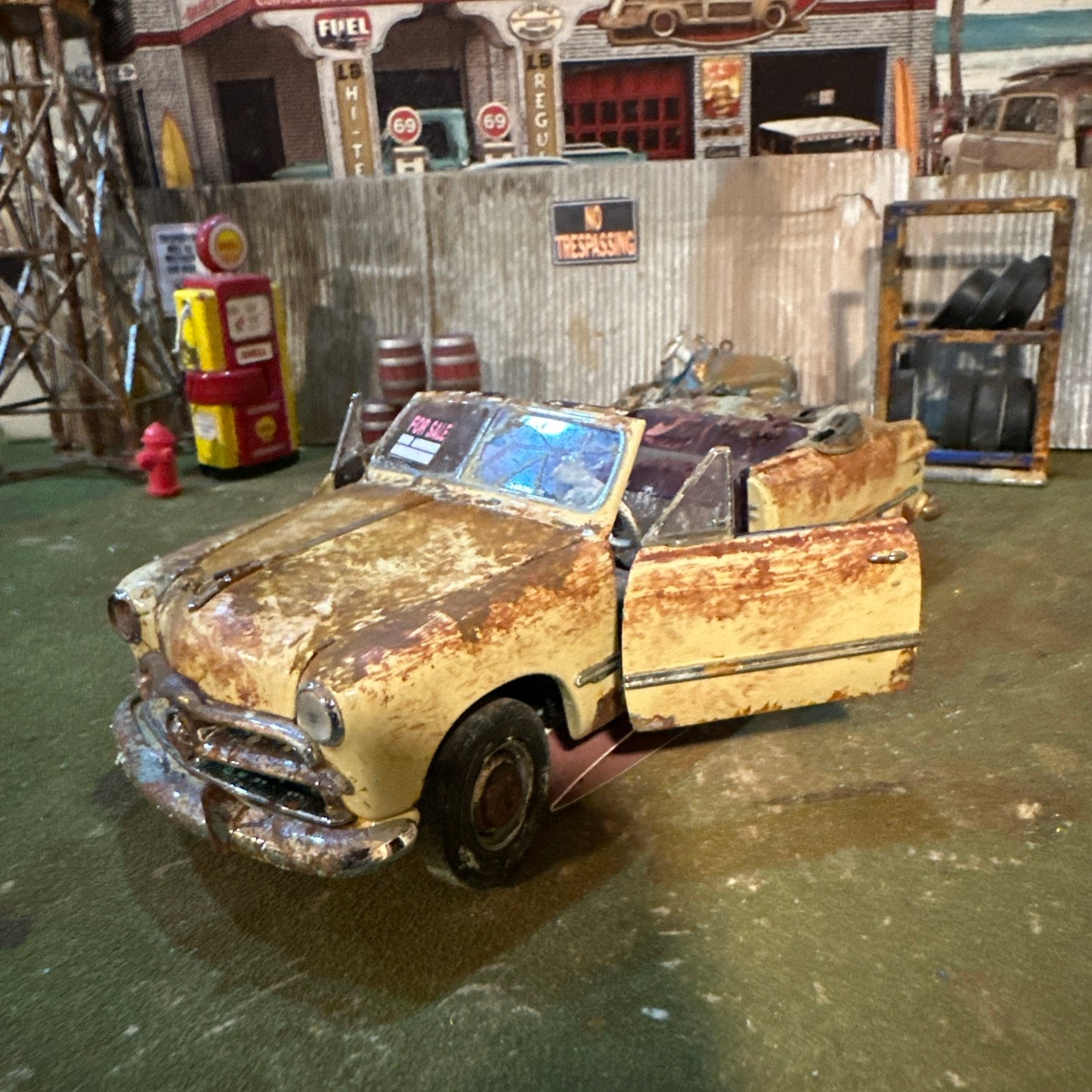 1949 Ford Convertible - Barn Find Cars - 1:24 DIECAST - Danbury Mint