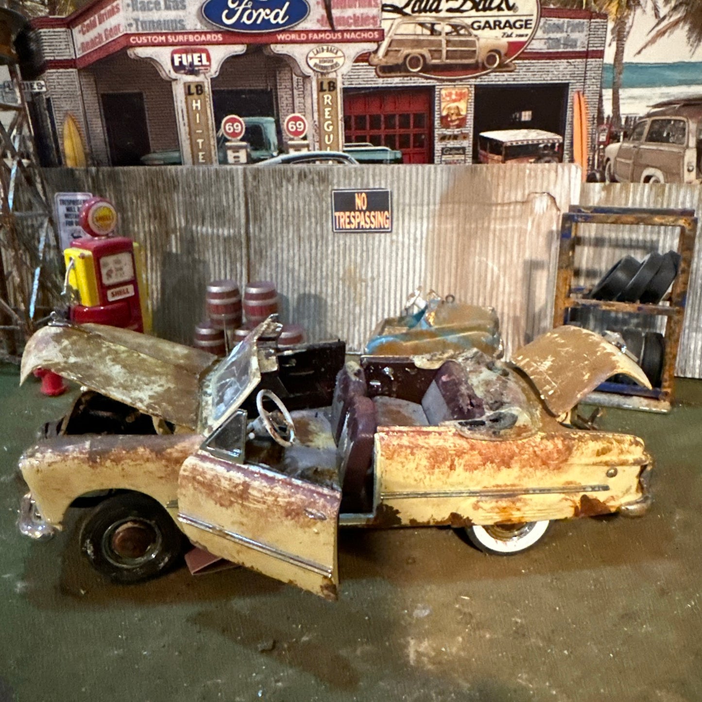 1949 Ford Convertible - Barn Find Cars - 1:24 DIECAST - Danbury Mint