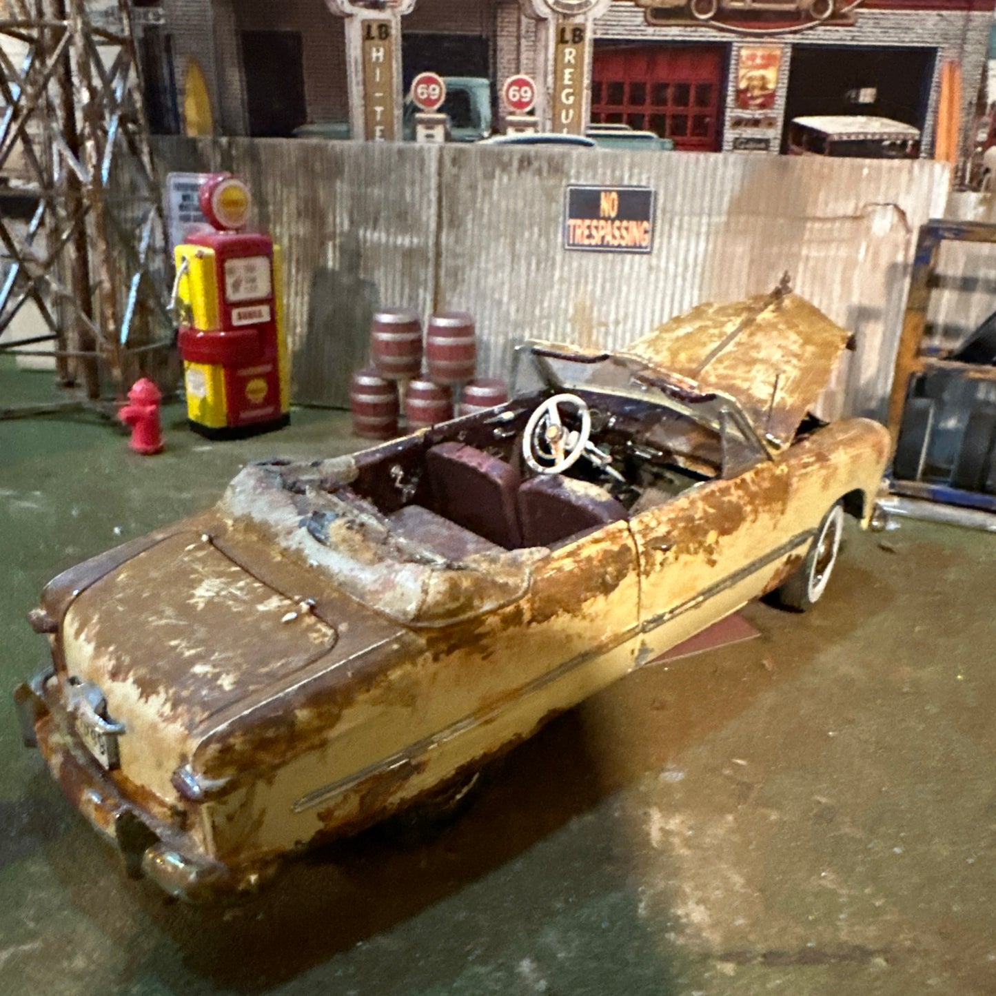 1949 Ford Convertible - Barn Find Cars - 1:24 DIECAST - Danbury Mint