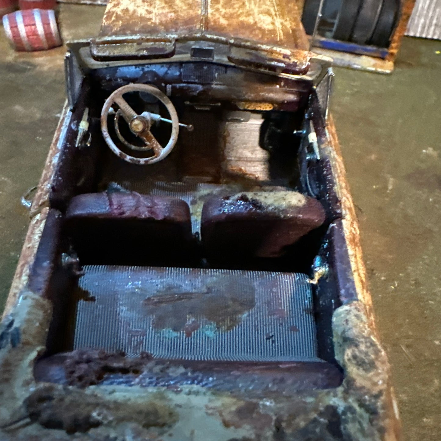 1949 Ford Convertible - Barn Find Cars - 1:24 DIECAST - Danbury Mint