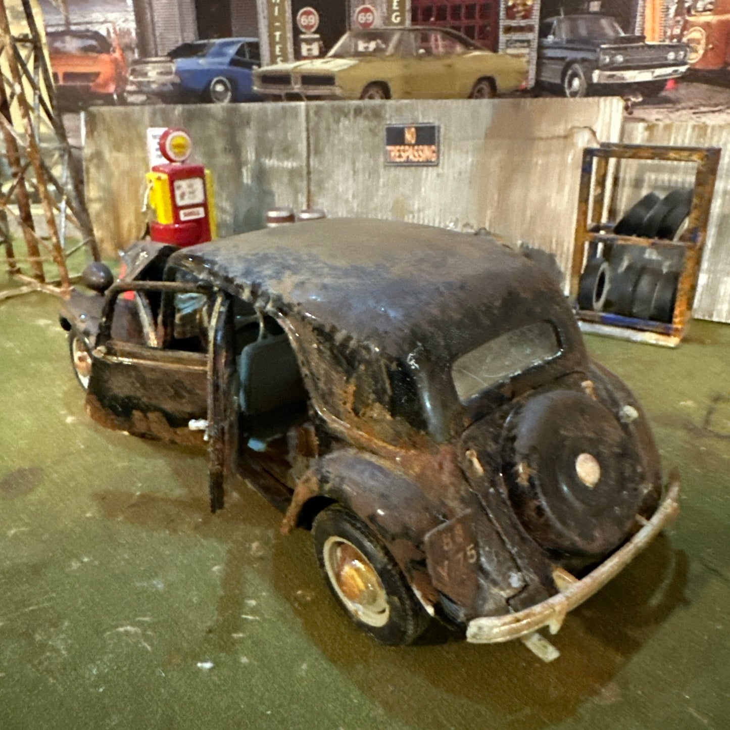 1952 Citroen T/A - Barn Find Cars - 1:18 DIECAST - Vietnam