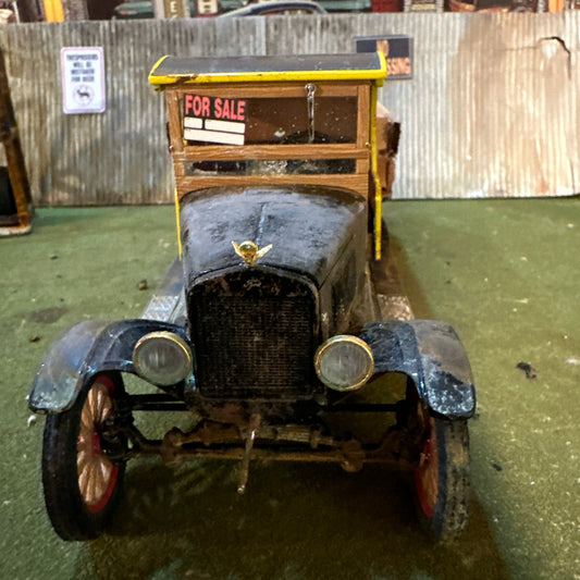 1927 Ford Model TT - Barn Find Cars - 1:24 DIECAST - Danbury Mint