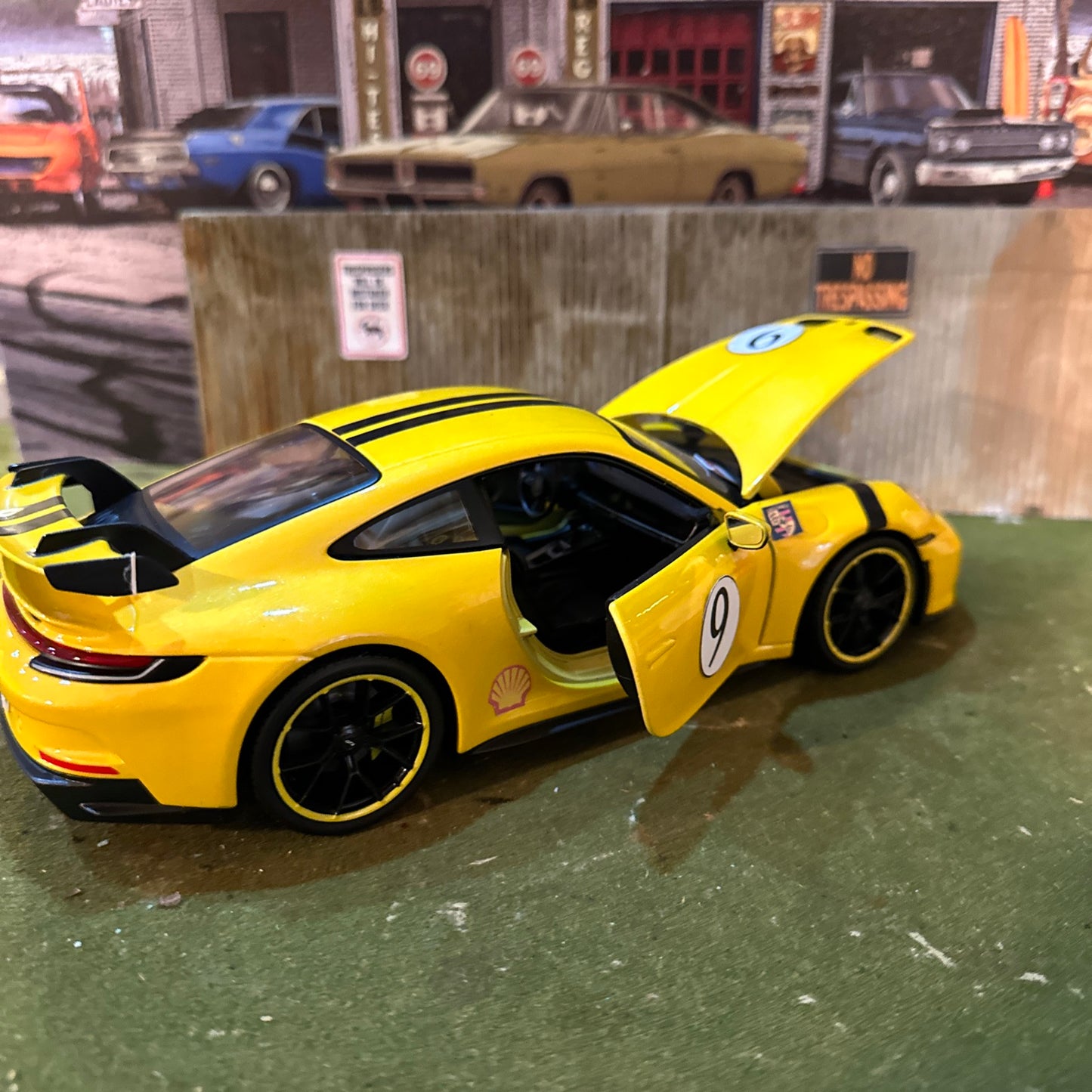 2018 Porsche GT3 (Yellow) - Barn Find Cars - 1:18 DIECAST