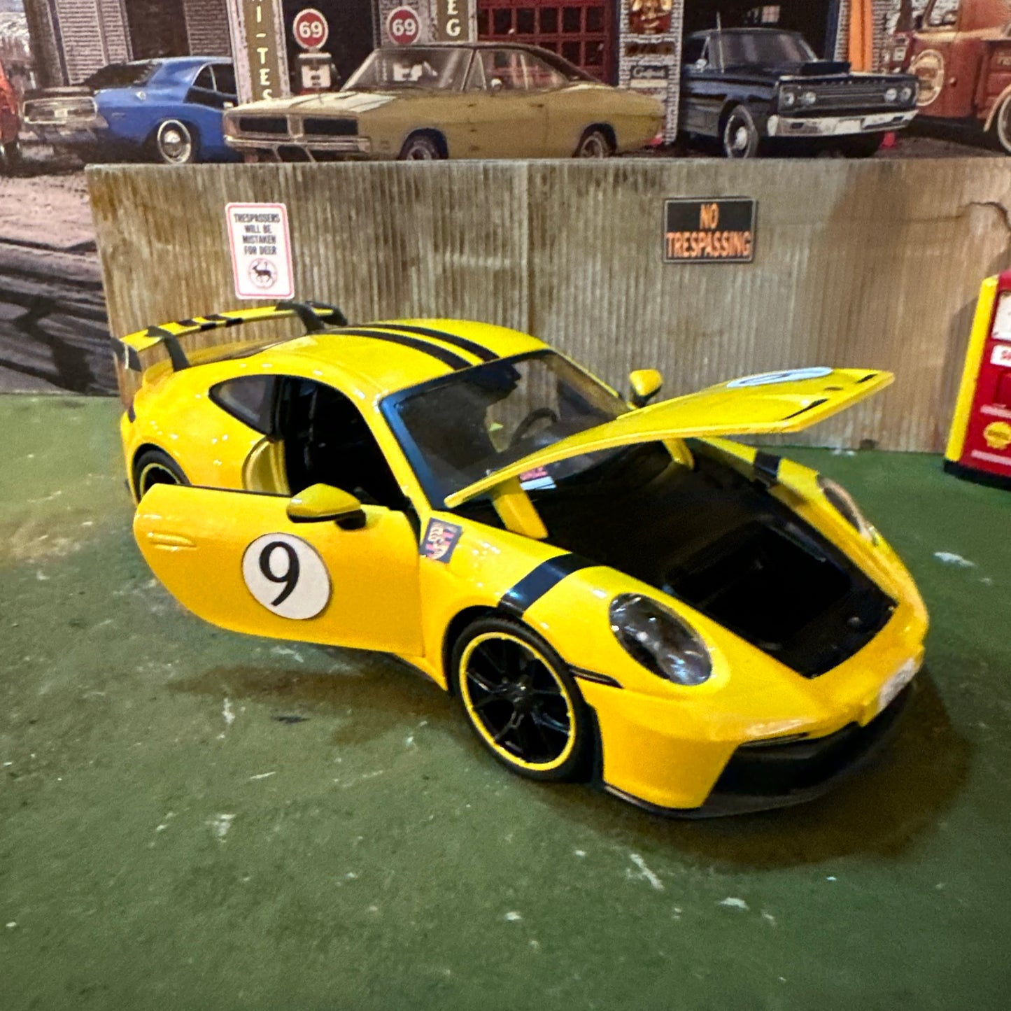 2018 Porsche GT3 (Yellow) - Barn Find Cars - 1:18 DIECAST