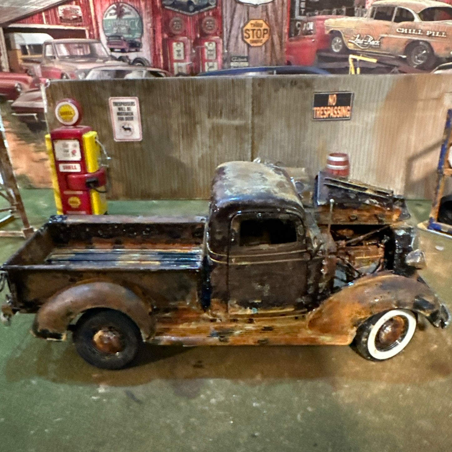1937 Chevrolet Pickup Truck - Barn Find Cars - 1:24 DIECAST - Danbury Mint - Weathered