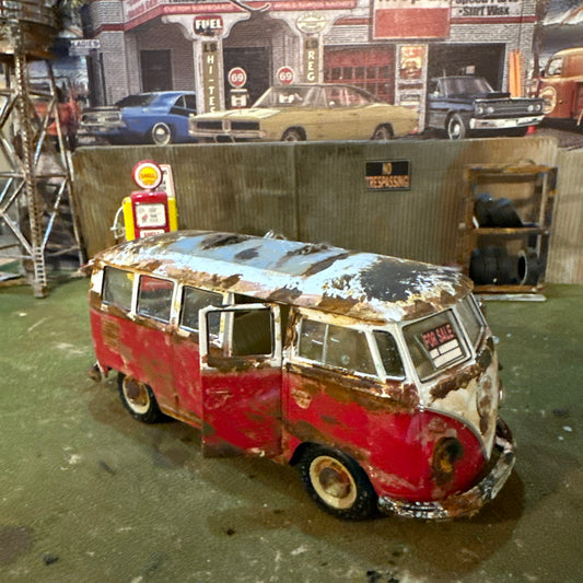 1962 Volkswagen Bus - Barn Find Cars - 1:24 DIECAST - Weathered