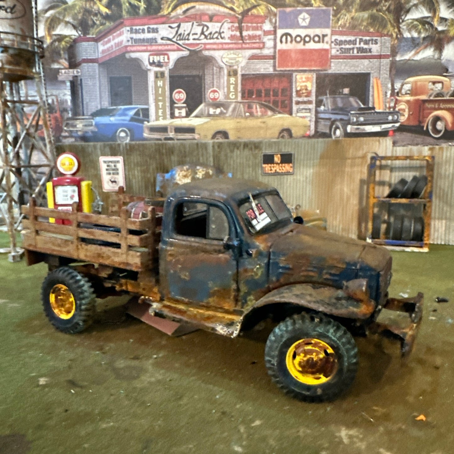 1946 Dodge Power Wagon Flatbed - Barn Find Cars - 1:24 DIECAST - Danbury Mint - Custom
