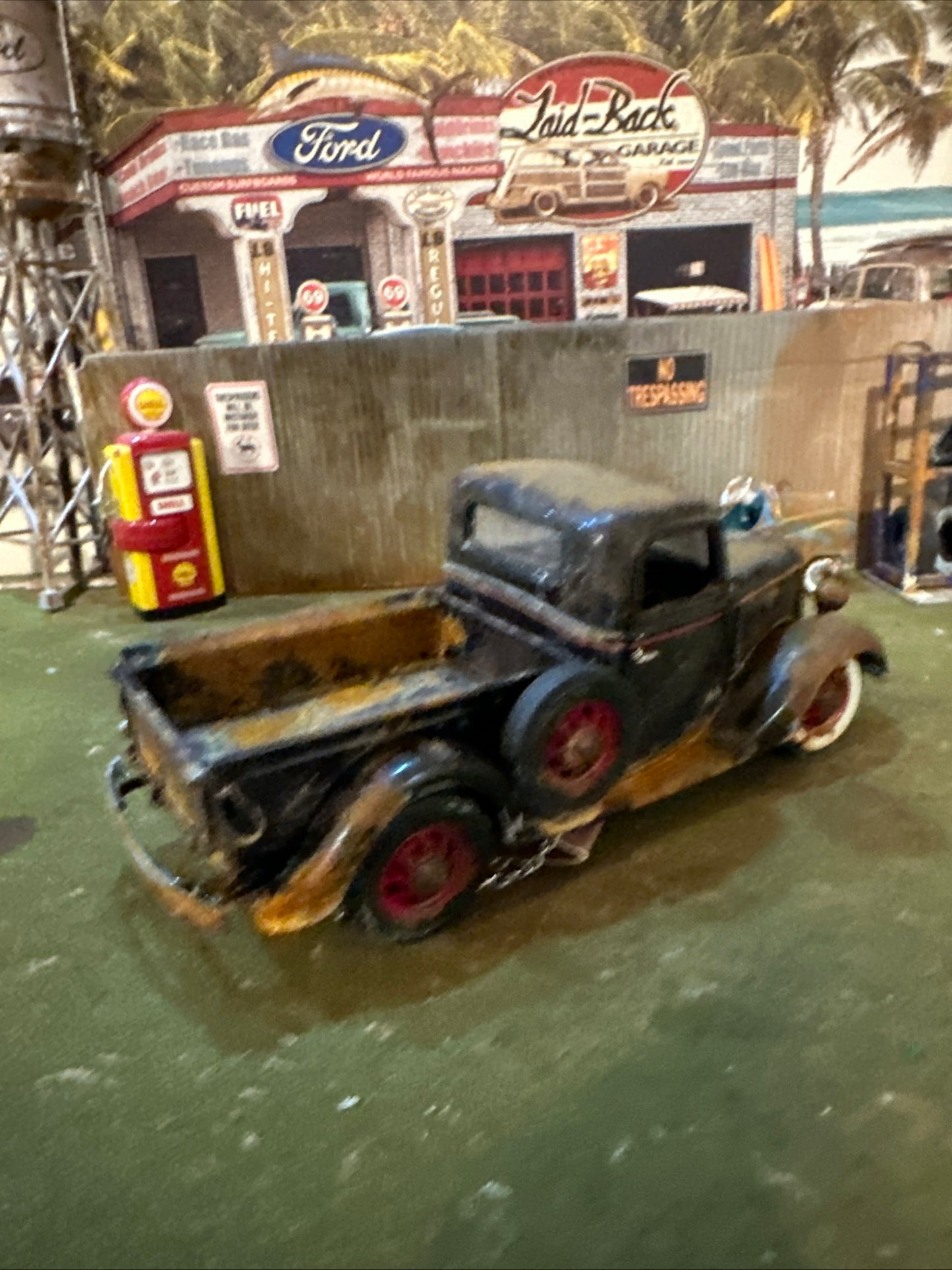 1935 Ford Pickup Truck - Barn Find Cars - 1:24 DIECAST - Danbury Mint