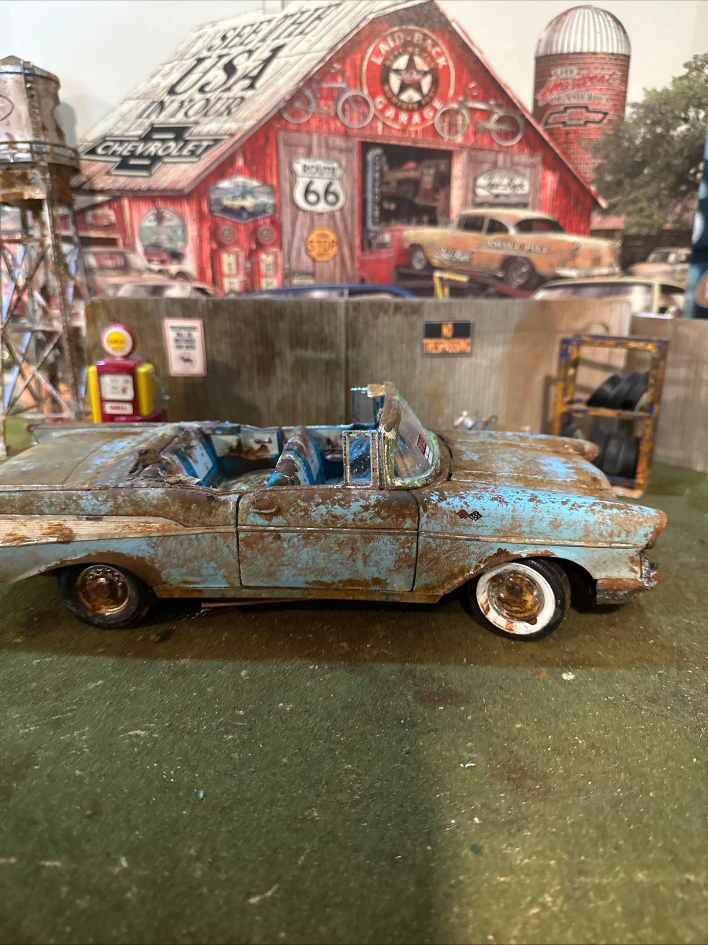 1957 Chevrolet Convertible - Barn Find Cars - 1:18 DIECAST