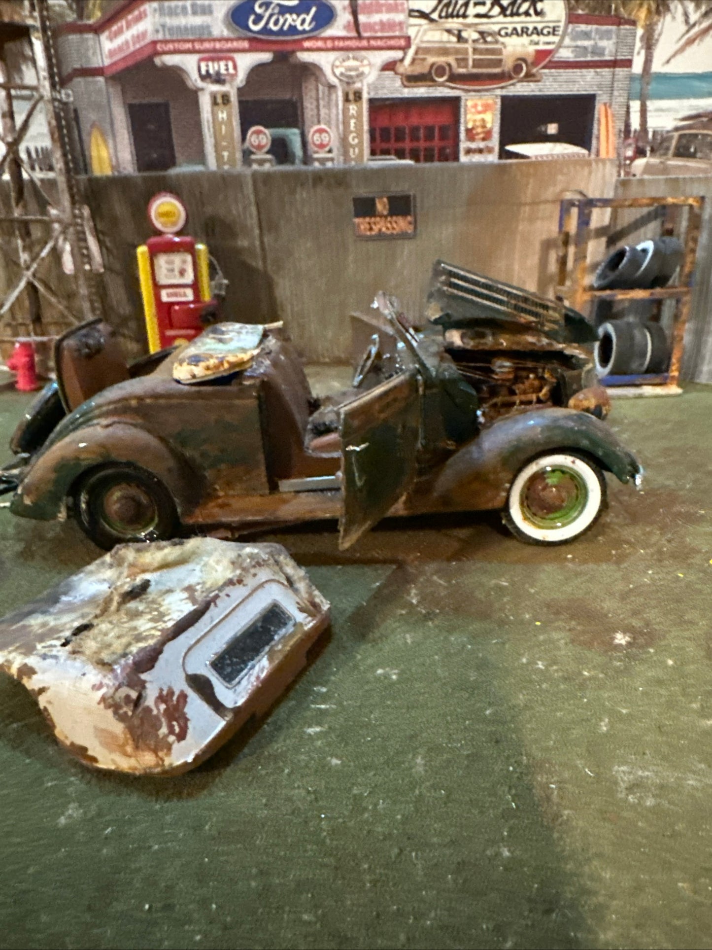 1936 Ford Convertible - Barn Find Cars - 1:24 DIECAST - Franklin Mint