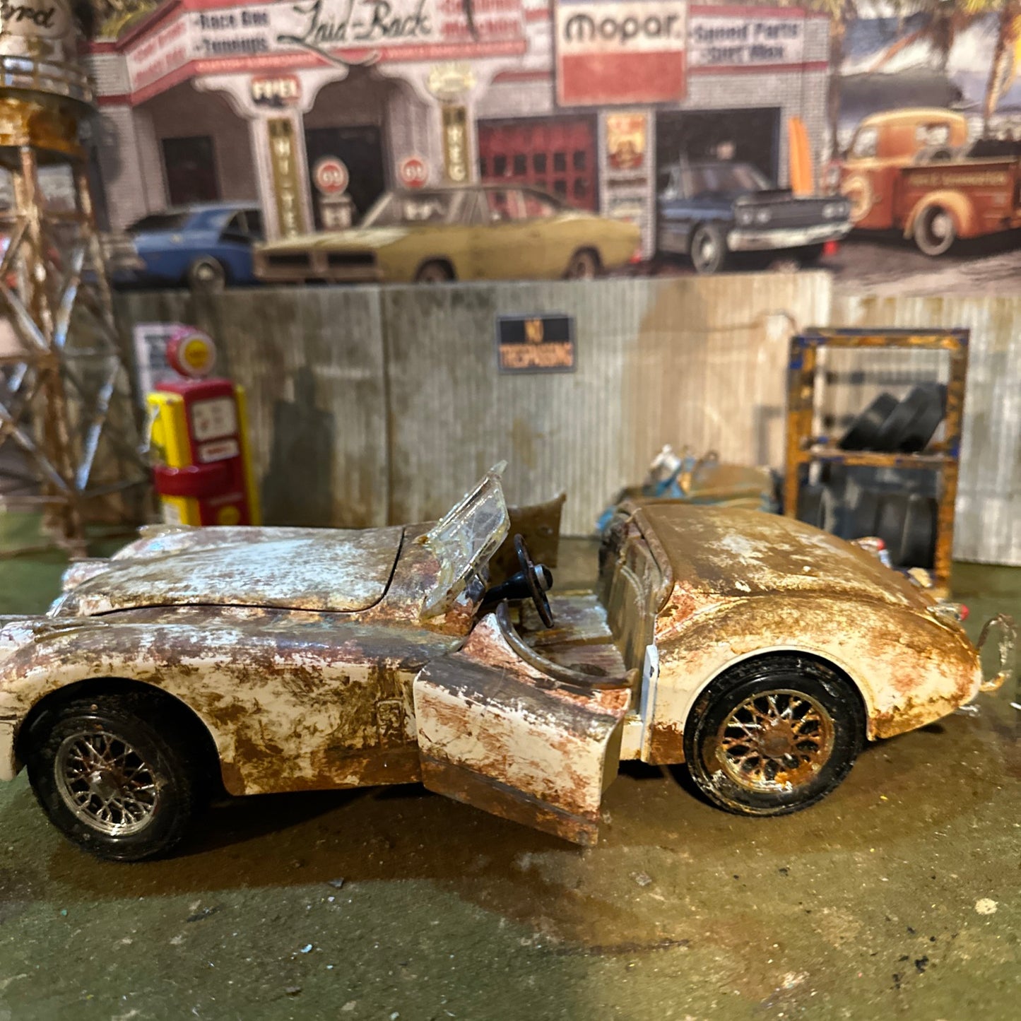 1949 Jaguar XK120 - Barn Find Cars - 1:18 DIECAST