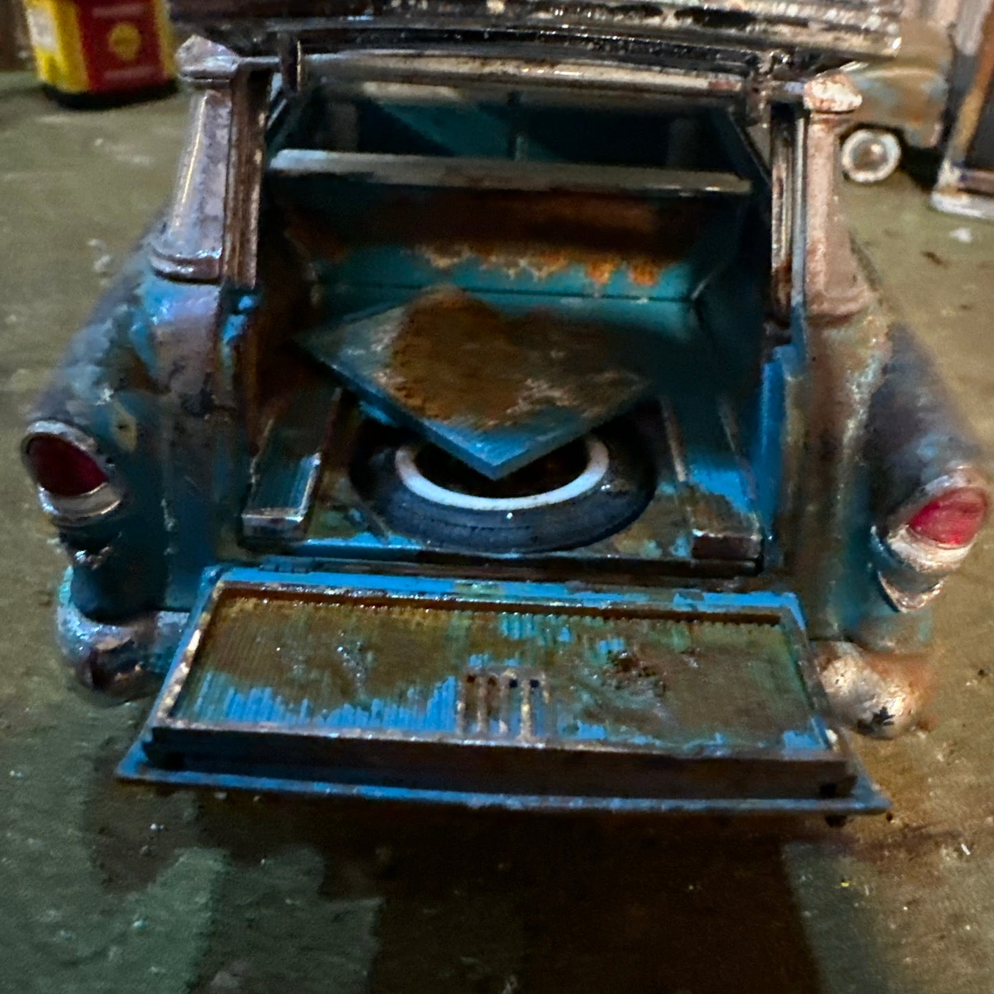 1955 Chevrolet Nomad - Barn Find Cars - 1:24 DIECAST - Danbury Mint - Weathered