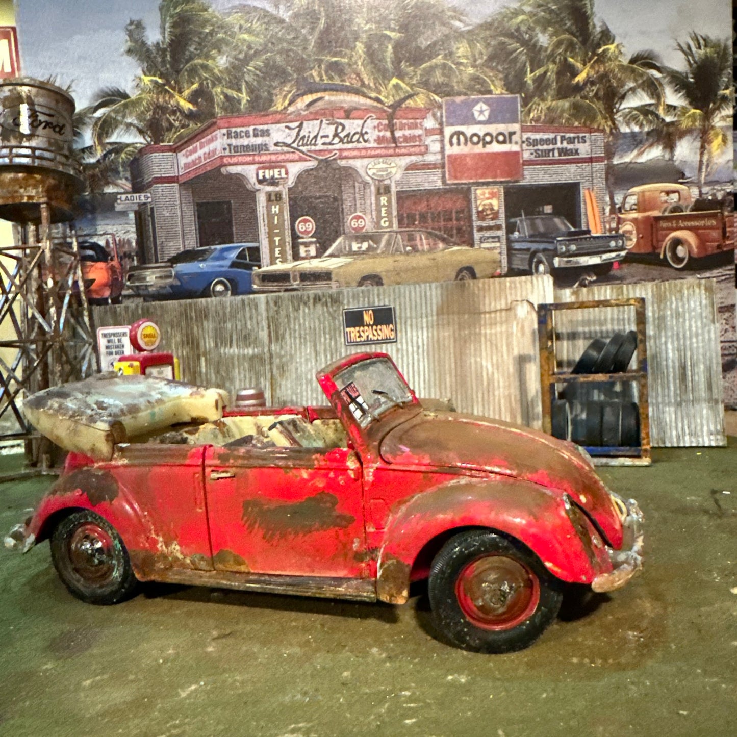 1951 VW Beetle red convertible - Barn Find Cars - 1:18 DIECAST