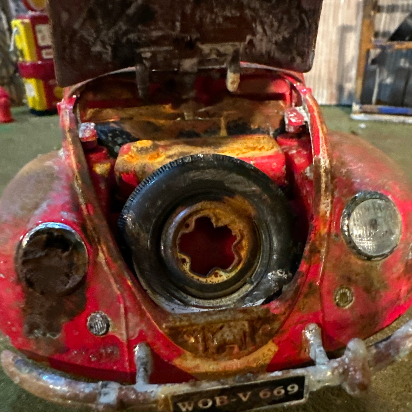 1951 VW Beetle red convertible - Barn Find Cars - 1:18 DIECAST