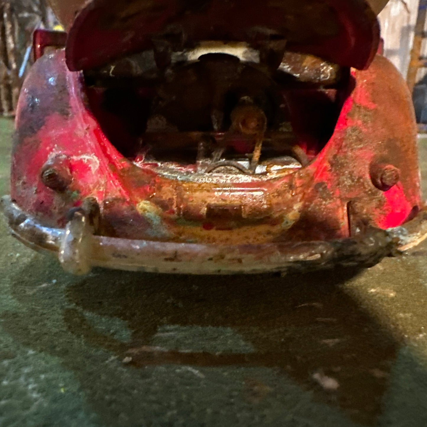 1951 VW Beetle red convertible - Barn Find Cars - 1:18 DIECAST