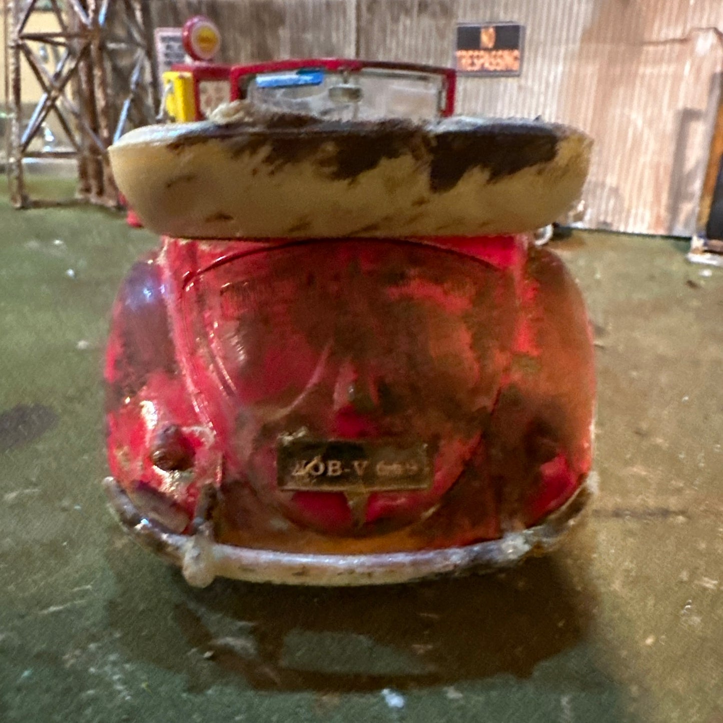 1951 VW Beetle red convertible - Barn Find Cars - 1:18 DIECAST