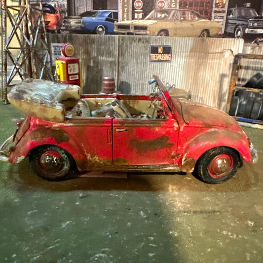 1951 VW Beetle red convertible - Barn Find Cars - 1:18 DIECAST