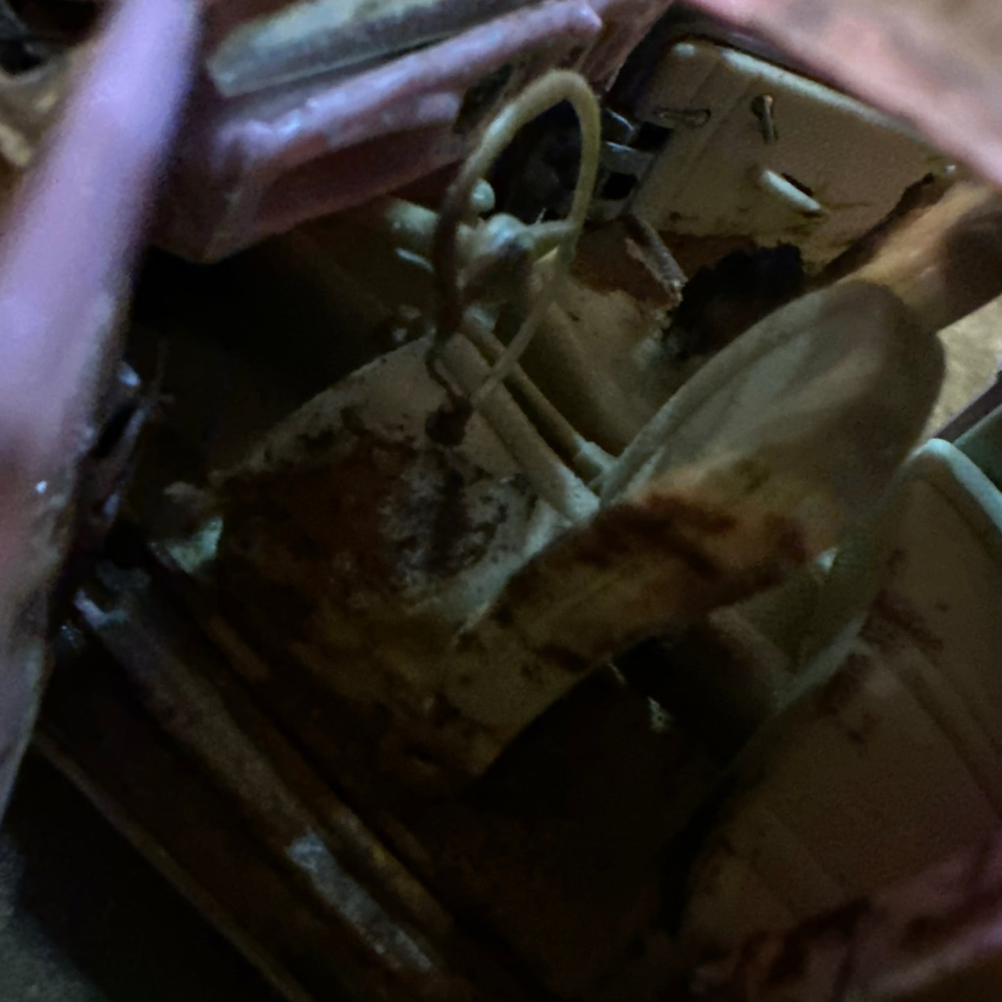 1951 Volkswagen Beetle split window - Barn Find Cars - 1:18 DIECAST