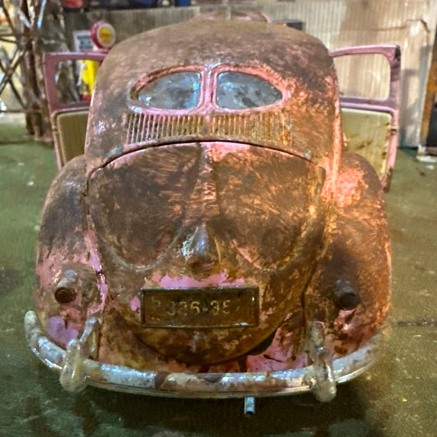 1951 Volkswagen Beetle split window - Barn Find Cars - 1:18 DIECAST